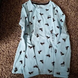 GAP Baby Blue Ice Skating Long Sleeve Shirt Size 6/7 Girls Winter Graphic Tee